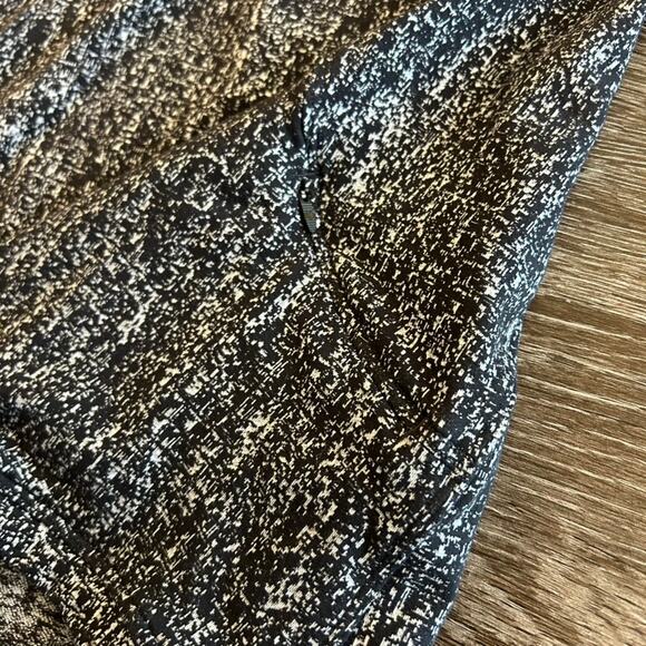 NWOT Lululemon Extra Mile Long Sleeve Top Size 2 Black White Luon Running‎ Shirt - Picture 14 of 16